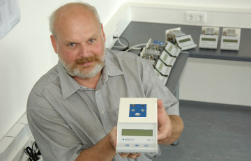 Michael Raschdorff mit einem Einkanal Kugelkoagulometer